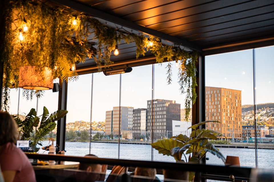 Skyveglass til uteservering uteDESIGN Skyveglass til uteservering uteDESIGN