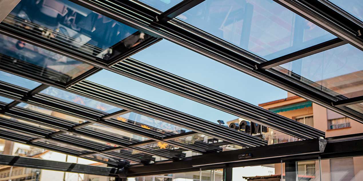 Tak pergola – 10 Nærbildet av et glasstak for pergola.